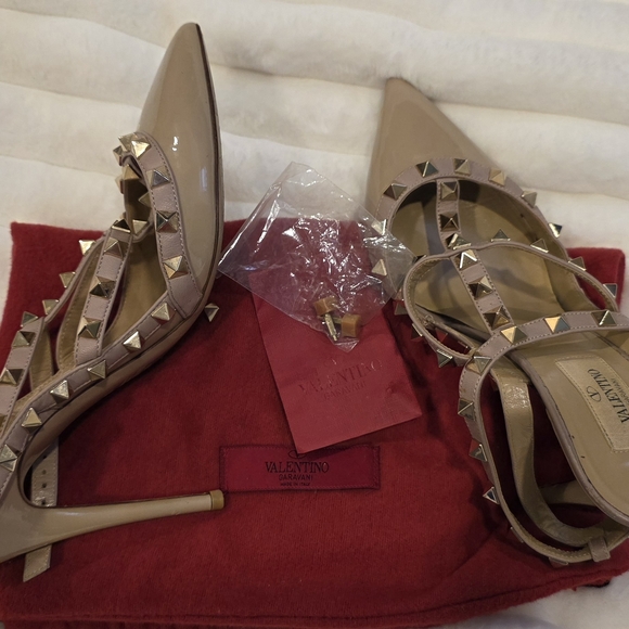 Valentino Rockstud Ballet Flats in Beige with Gold Studs - Picture 2 of 4